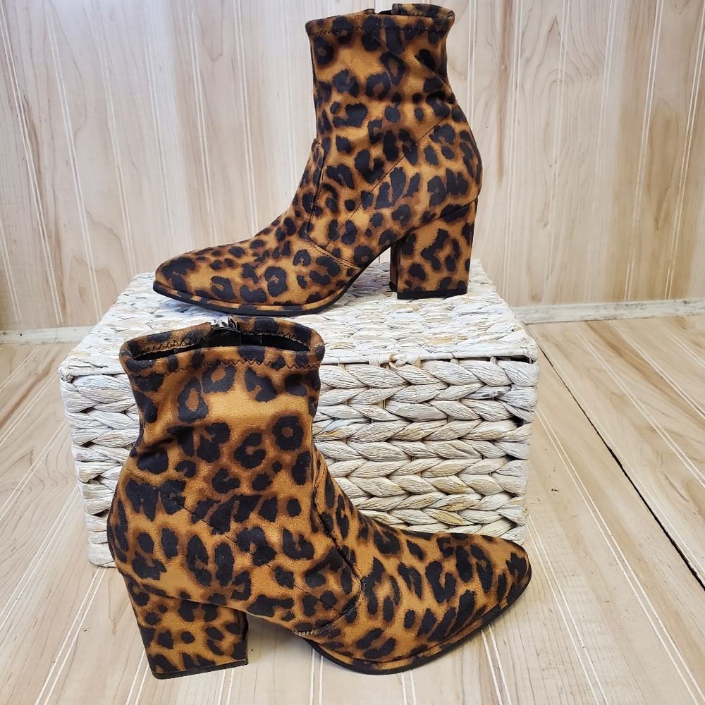 Marc Fisher Leave 2 Cheetah Ankle Bootie Boho Party Block Heel Size 7 Retro 90s